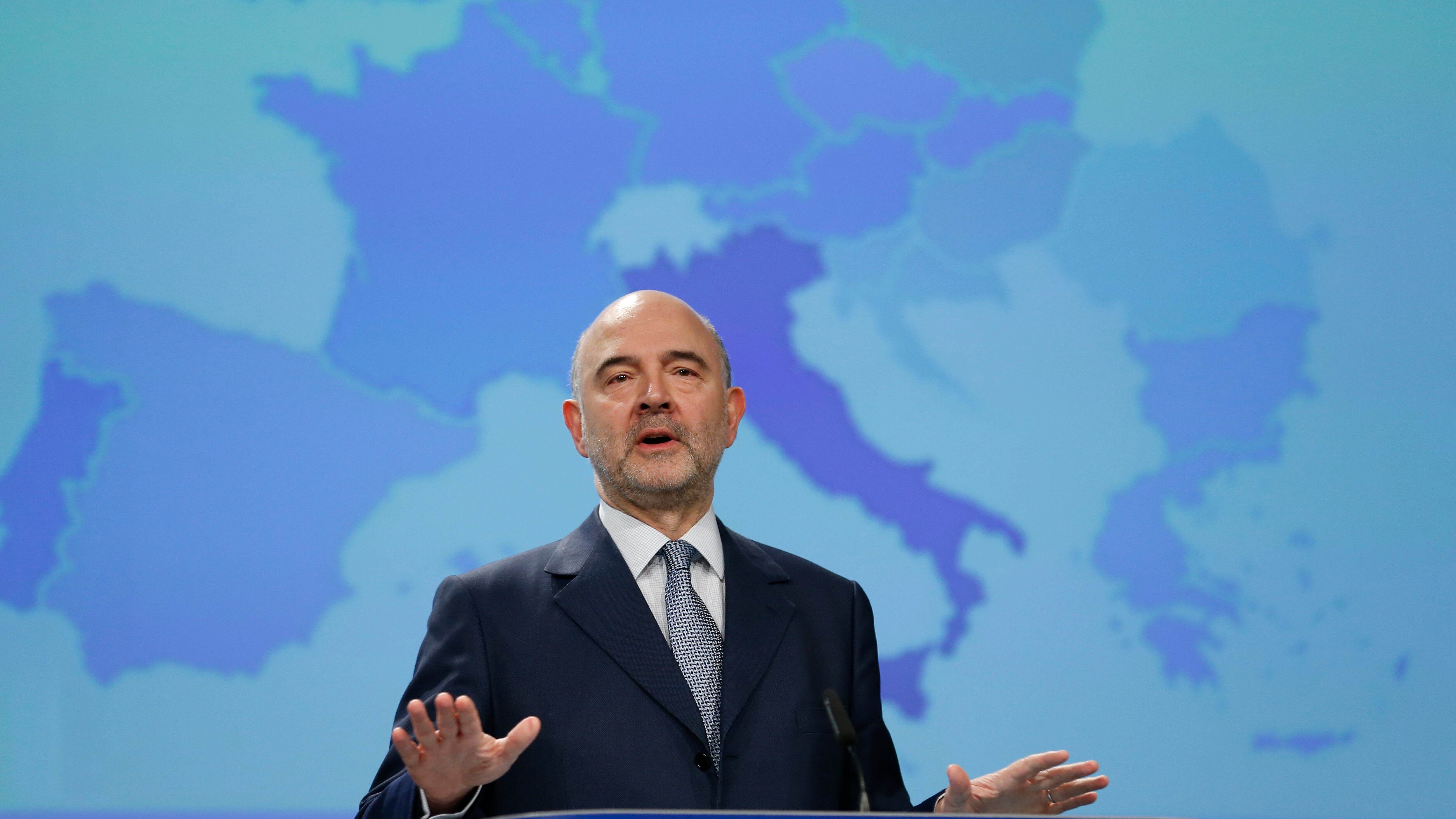 Manovra, Moscovici pretende più tagli dall'Italia: "Riduzione deficit insufficiente"