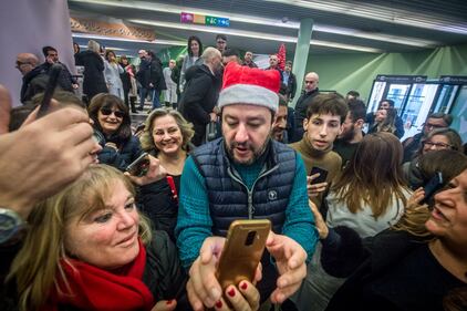 Matteo Salvini in visita all'ospedale dei bambini  8