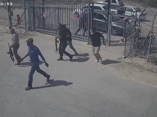 L'attacco di Hamas poi i saccheggi: così gli sciacalli palestinesi hanno depredato i kibbutz