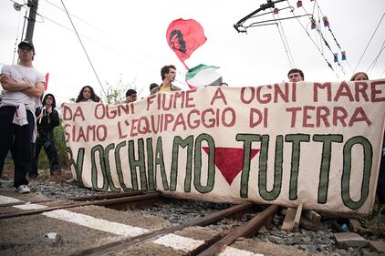Mezza Italia bloccata dallo sciopero pro-Pal 15