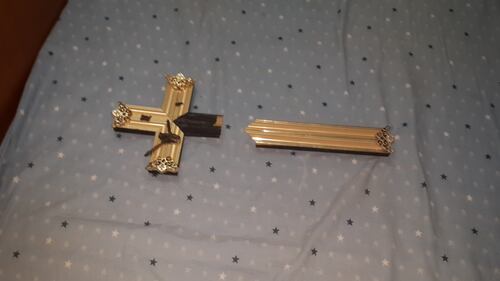 Un crocifisso spezzato nella casa dell'ingegnere cristiano a Telleskef
