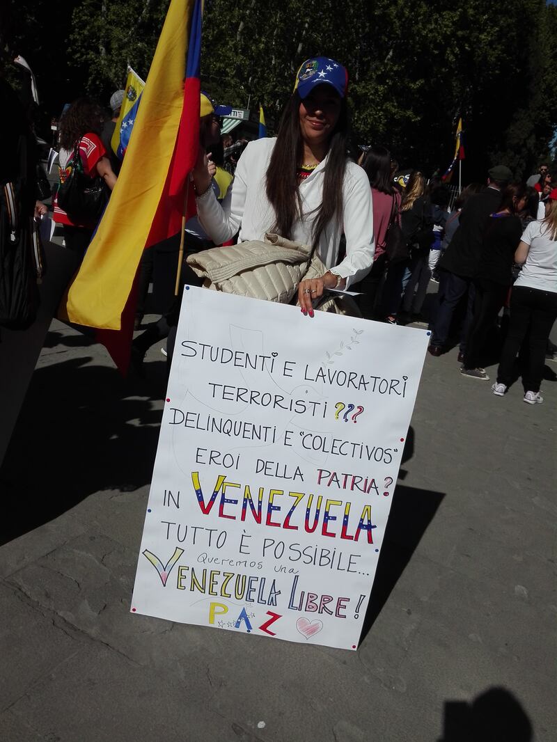Venezuelani in piazza a Roma 5