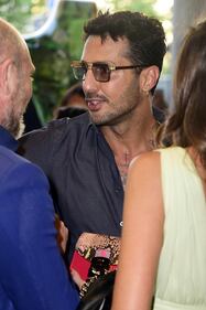 Fabrizio Corona, striptease al party di Camicissima 5