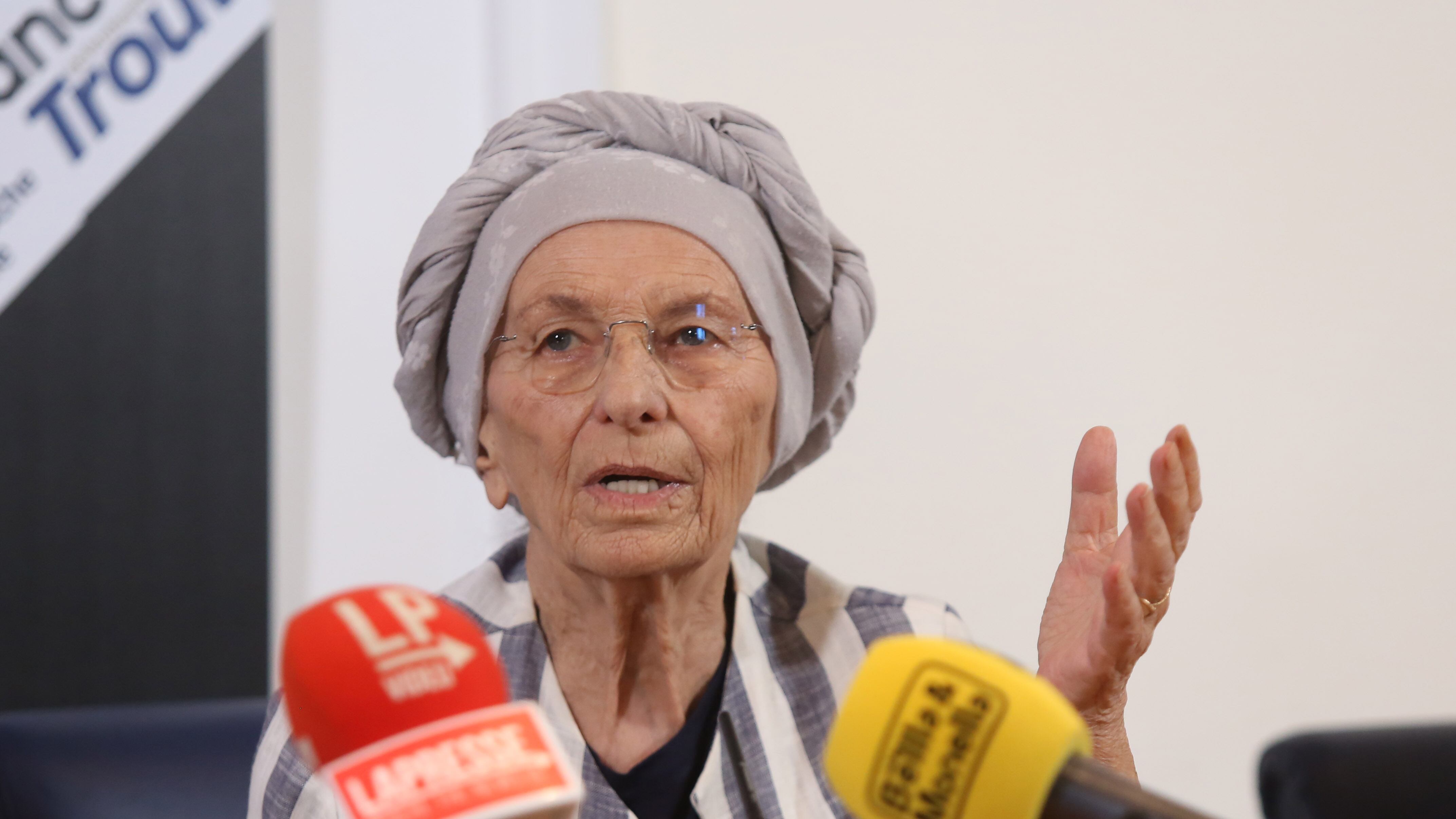 "Registrateli entrambi". Scatta la sfida al governo sulle coppie gay