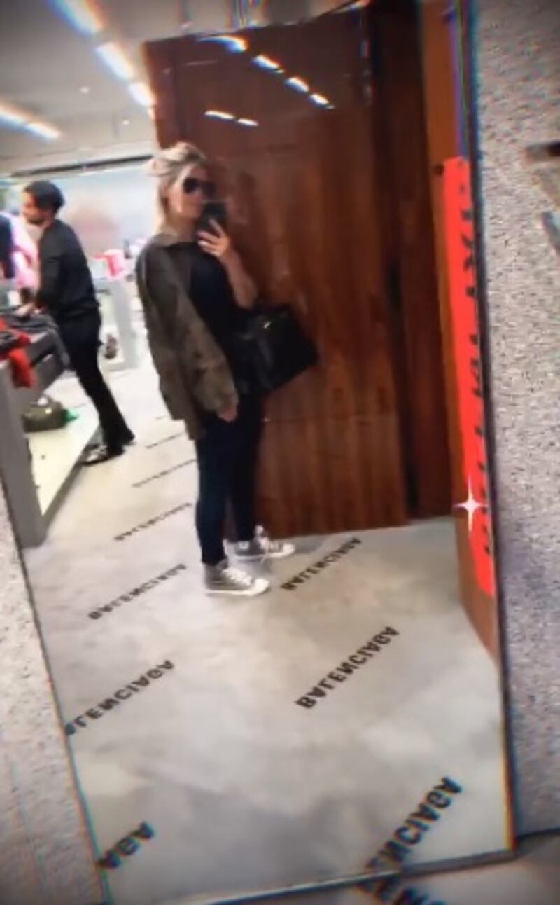Wanda Nara fa shopping a Parigi con Alba Silva 5