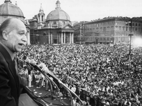 Il sindaco Pd cancella piazza Almirante