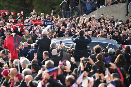 L'ultimo saluto a Gigi Riva: le immagini dei funerali solenni della leggenda del Cagliari e del calcio italiano 1