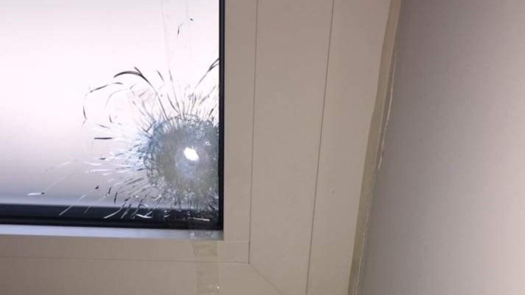 Sparano cinque colpi su un’abitazione e per poco non colpiscono un sacerdote