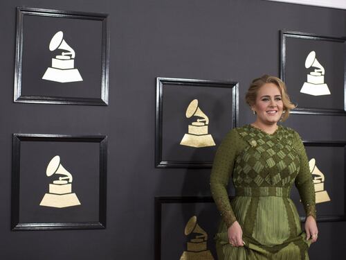 Grammy Awards 2017: trionfano Adele e David Bowie, l'Italia a bocca asciutta