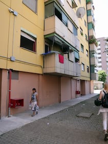Protesta dei residenti di via Bolla a Milano dopo la maxi rissa 2