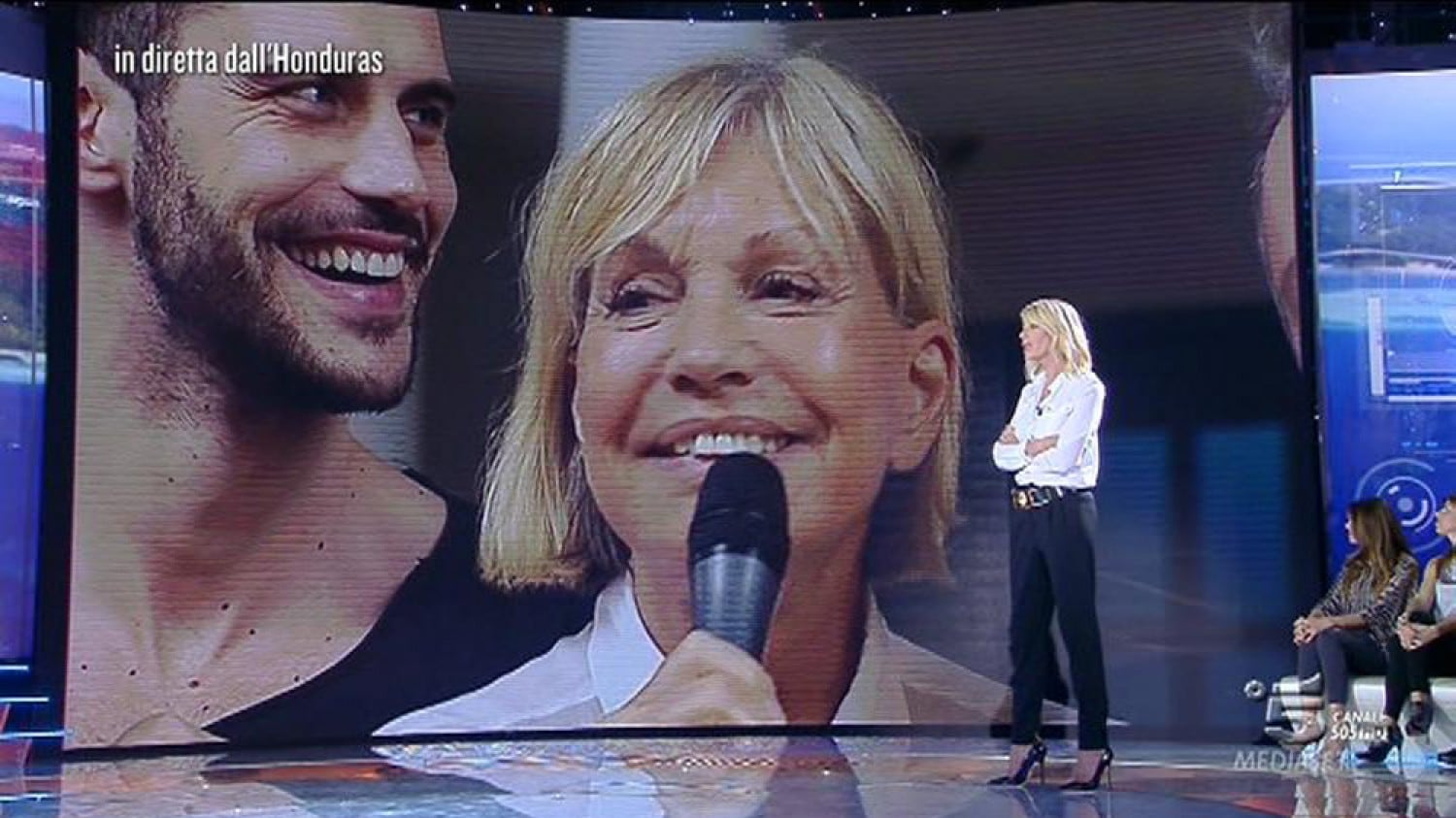 Isola dei Famosi naufraga per il maltempo. E Catherine Spaak tenta la "fuga"