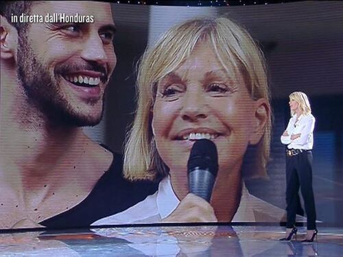 Isola dei Famosi naufraga per il maltempo. E Catherine Spaak tenta la "fuga"