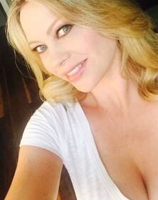 Anna Falchi, bacio hot per i fan 19