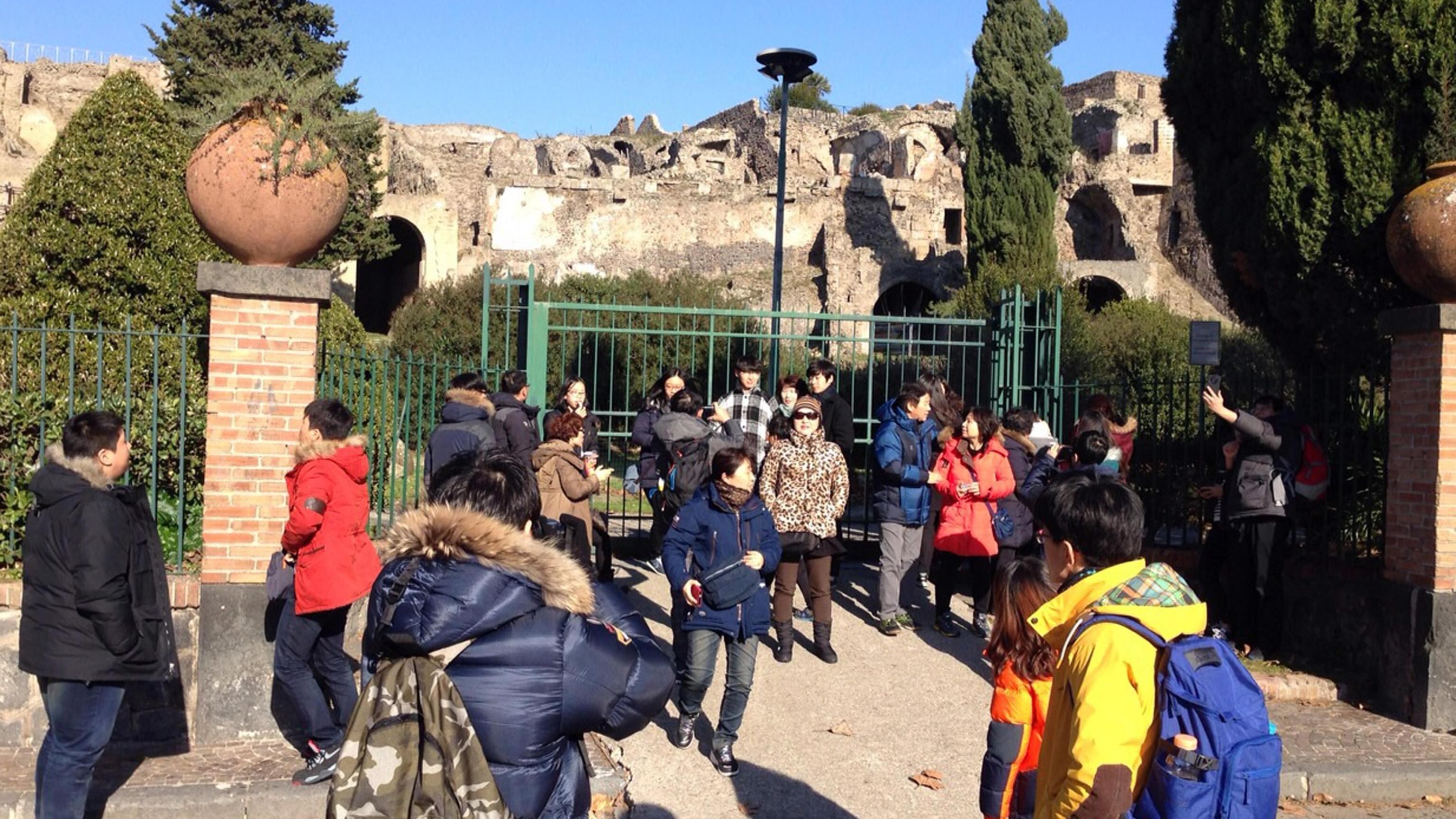 Scavi di Pompei "illuminati" (ma soltanto dalle lucciole)