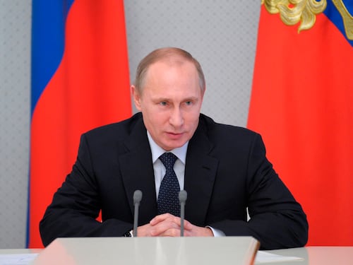 Crisi ucraina, Putin: "Non abbiamo iniziato noi". Merkel: "Mosca si danneggia da sola"