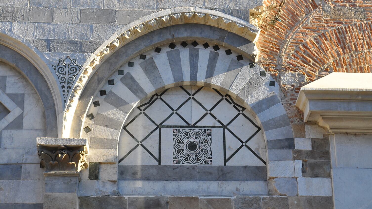 Citazione di Fibonacci riemerge sulla facciata di una chiesa di Pisa