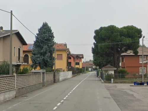 Donna di 55 anni uccisa a coltellate davanti casa: ex marito fermato col taser