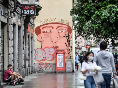 A Chinatown si comprano le patenti