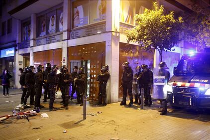 Guerriglia con i centri sociali a Barcellona 7