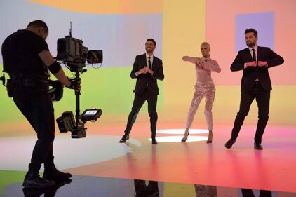 Il look di Ilary Blasi non convince il pubblico: "Sei in pigiama" 4