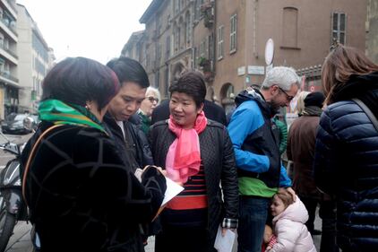 I cinesi in fila per le primarie Pd 4