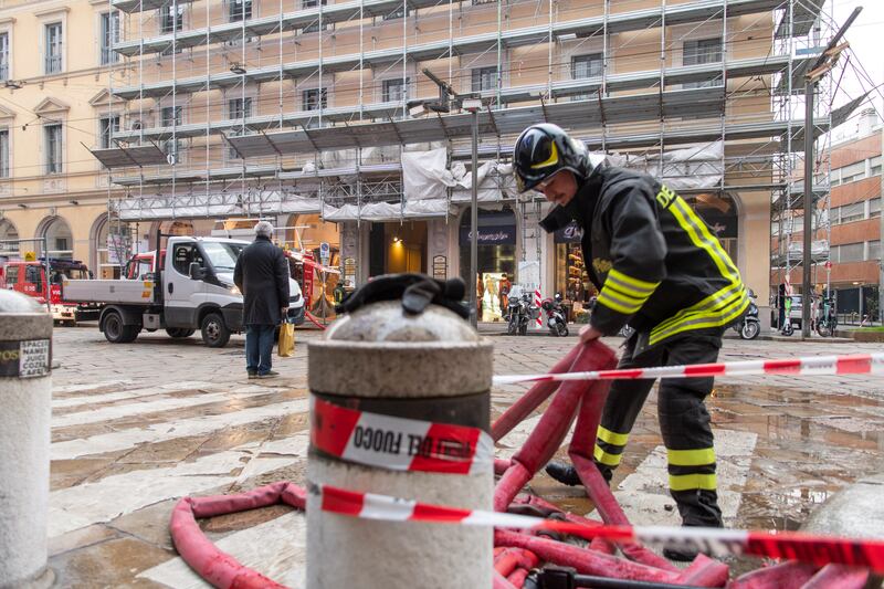 Palazzo in fiamme nel centro storico di Milano 6