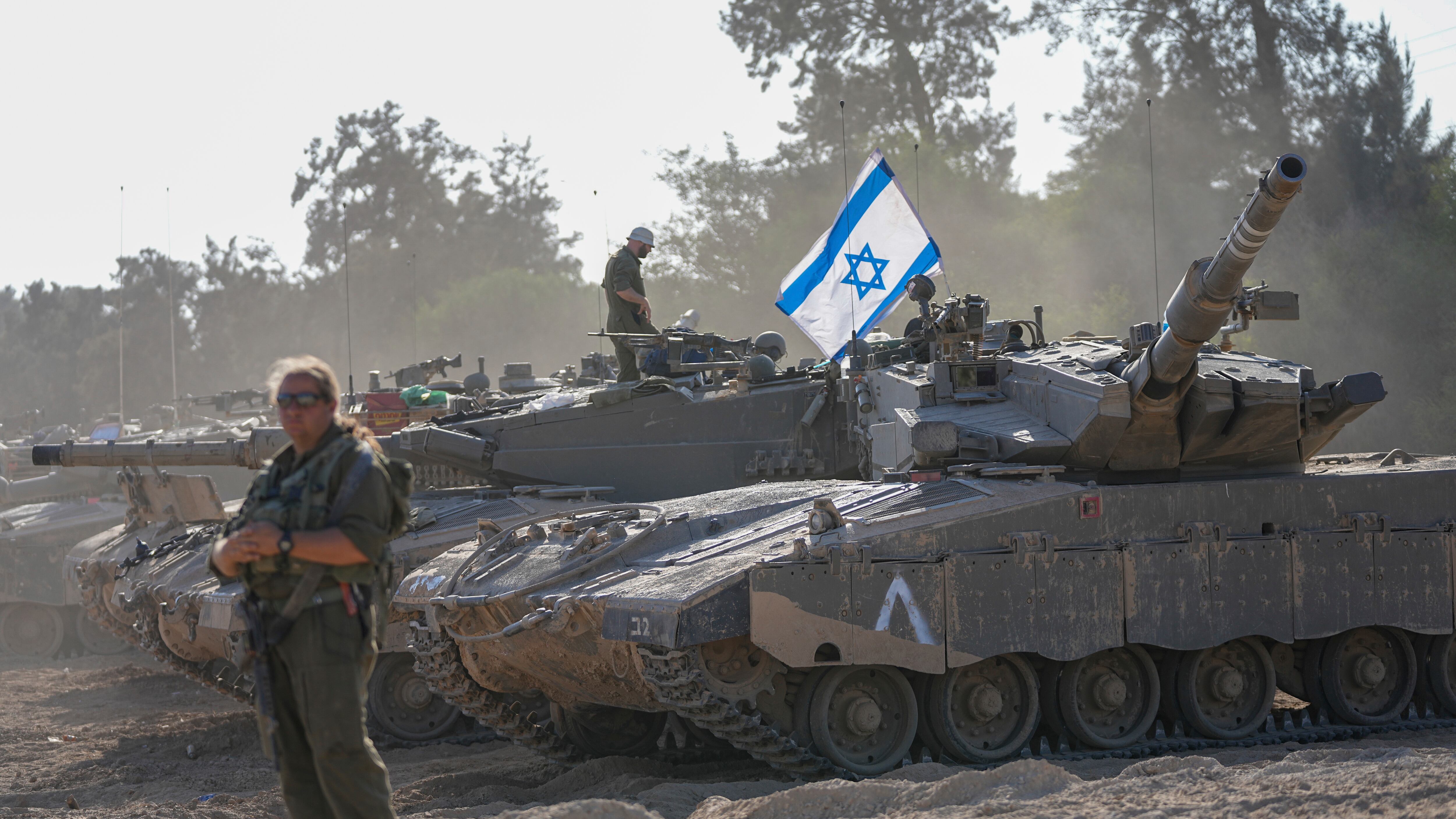 Israele manda decine di tank a Rafah