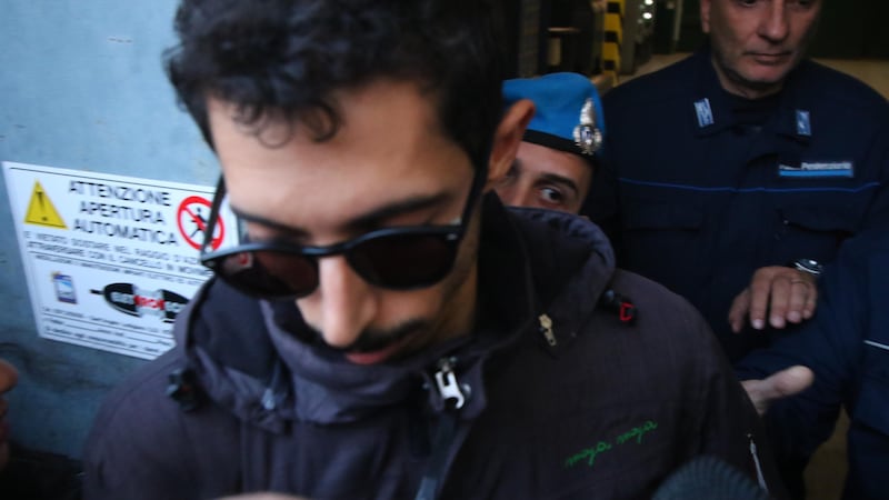 Il suo legale? Milita nei Carc e “addestra” i compagni