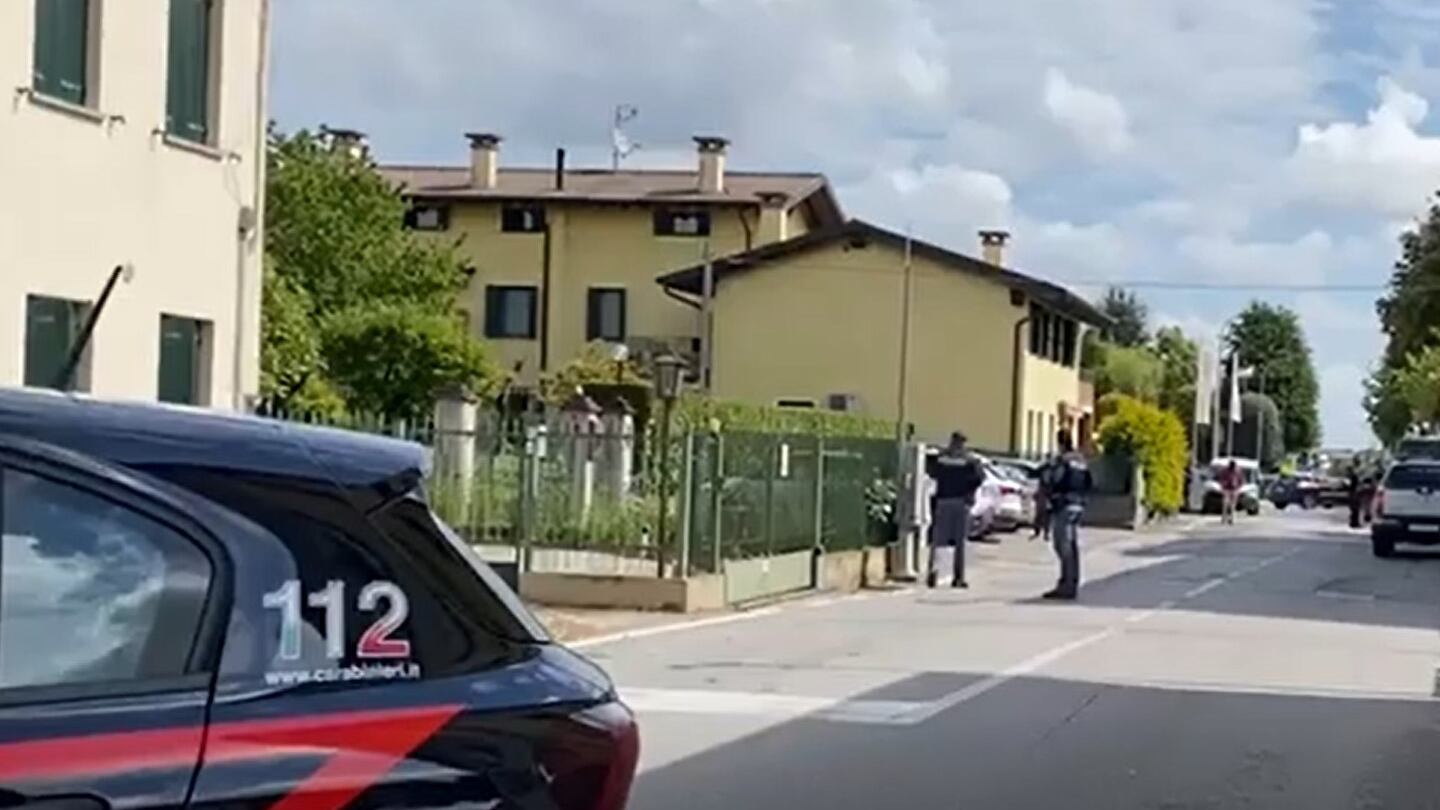 La coltellata al fianco e la fuga dietro una siepe: fermato il vicino di casa per l'omicidio a Villafranca
