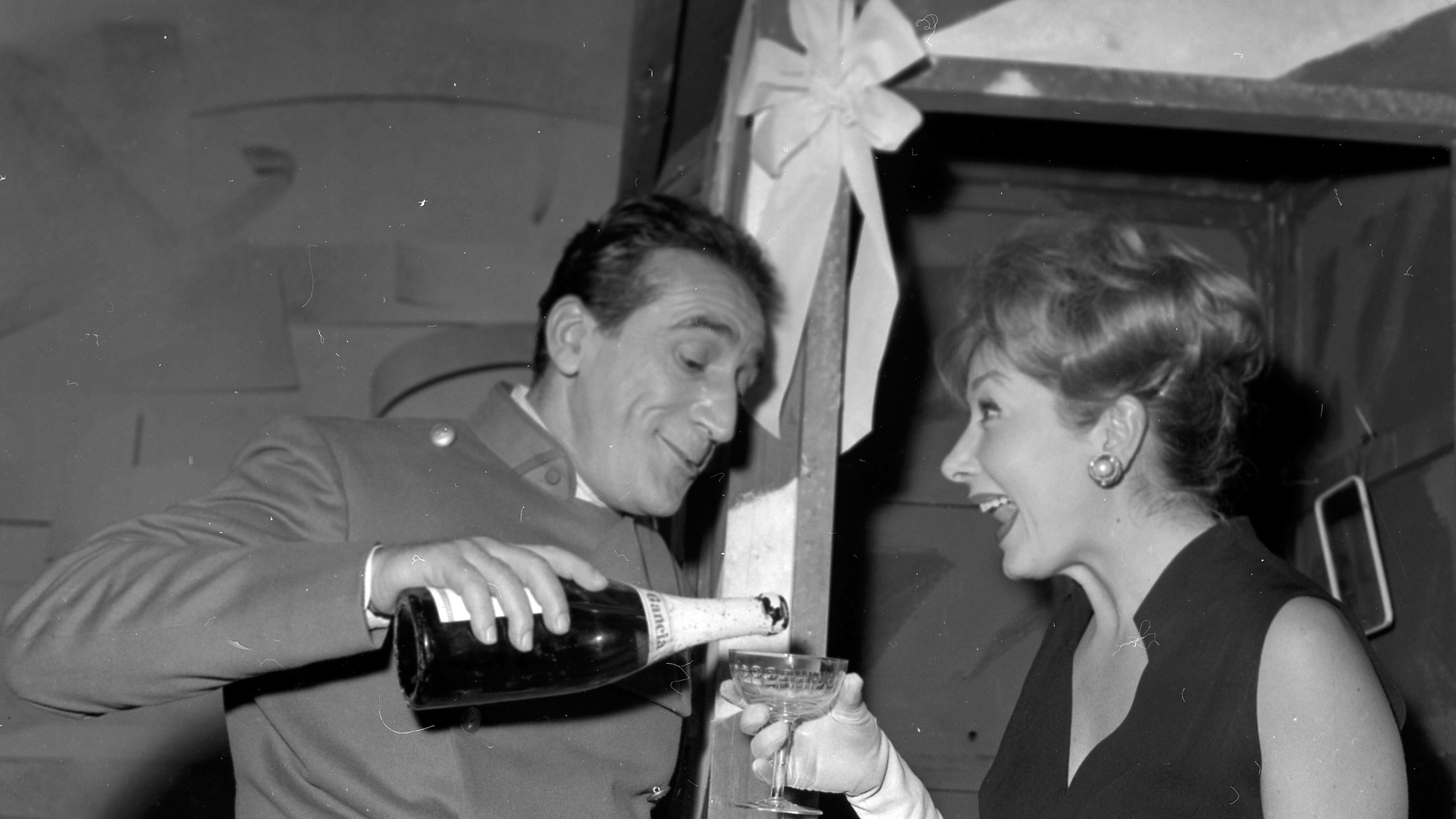 Più di cento pellicole, divo degli sceneggiati tv e una voce unica