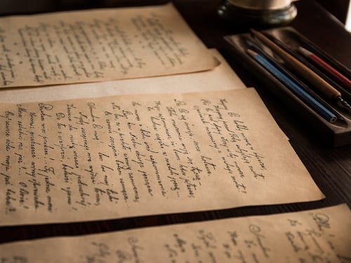 Trova (vecchie) lettere d'amore della moglie all'amante e tenta il suicidio