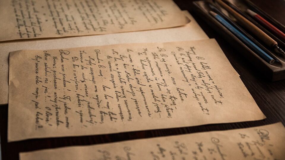Trova (vecchie) lettere d'amore della moglie all'amante e tenta il suicidio