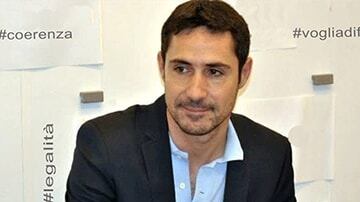 Soverato, sindaco Pd stende migrante: "Un pugno e l'ho messo ko"