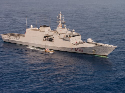 Migranti, bollinato il ddl che introduce il blocco navale: cos’è e come funziona