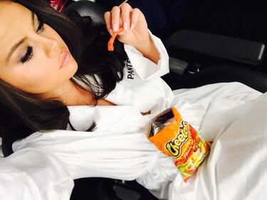 I 23 anni sexy di Selena Gomez (con torta a sorpresa) 12