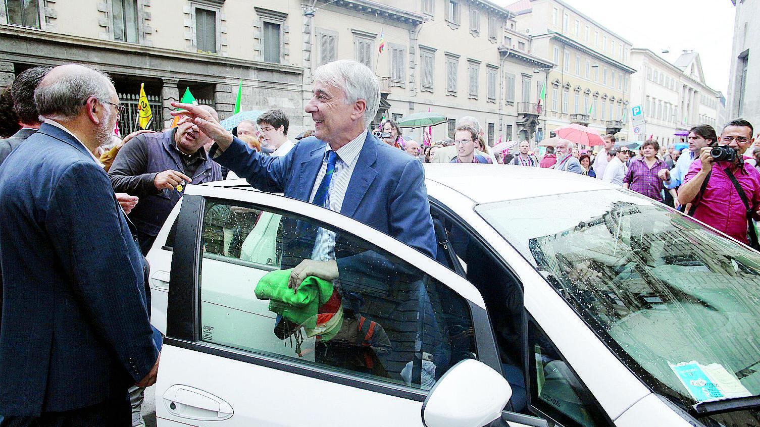 Un abbonamento per i posteggi: Palazzo Marino prova a fare cassa