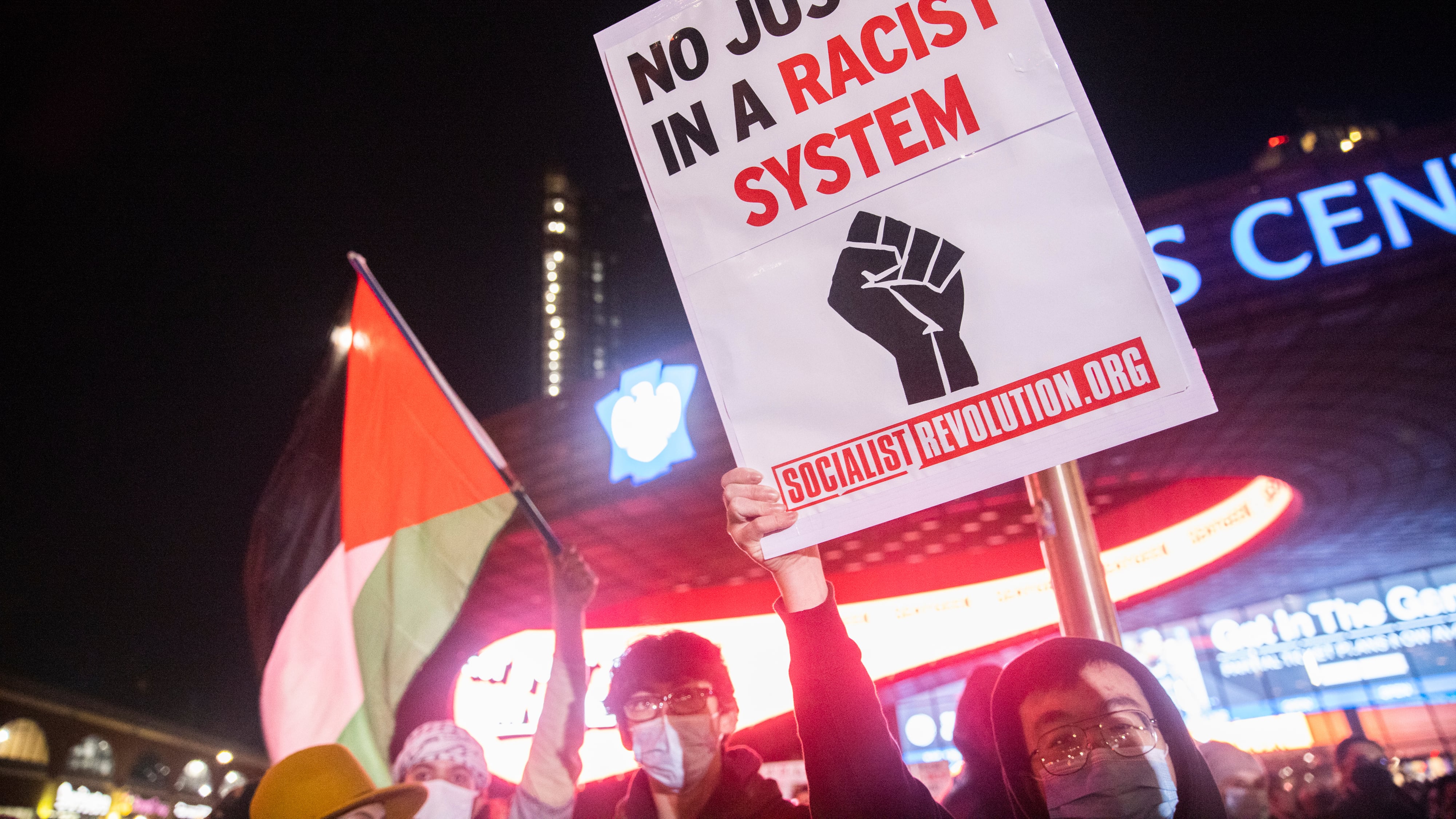 Assoluzione contestata. E la sinistra radicale mette a fuoco l'America