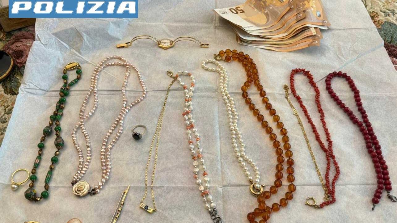 Banda truffava i nonni: 5 falsi agenti in manette
