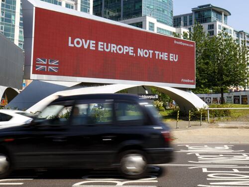 In vantaggio gli anti europeisti. E la Brexit terrorizza le Borse Ue