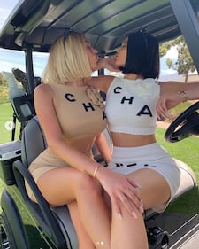 Kylie Jenner, hot con le amiche su Instagram: foto 7