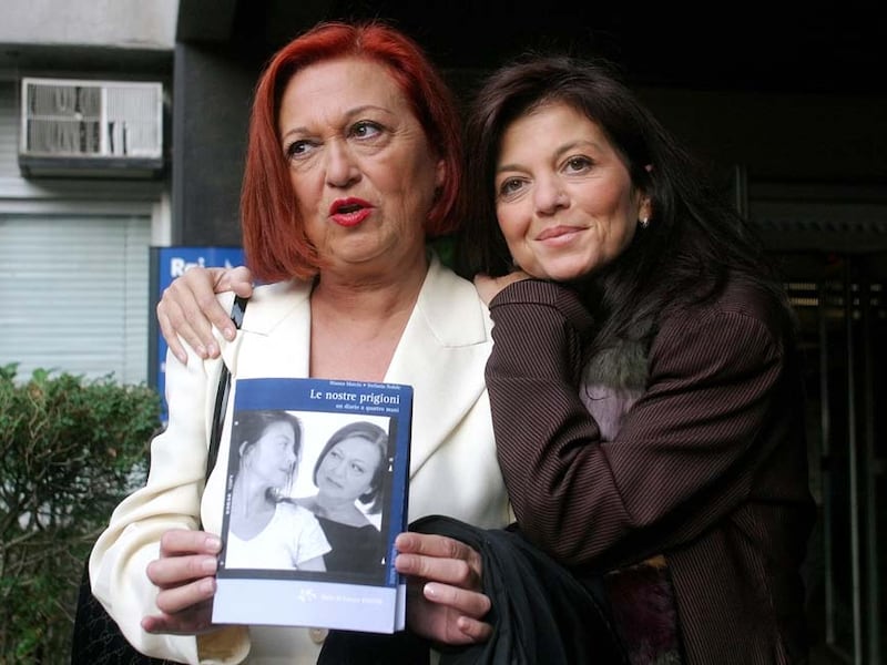 Wanna Marchi e Stefania Nobile ricevono in Campidoglio il Premio Internazionale della Cultura: è polemica