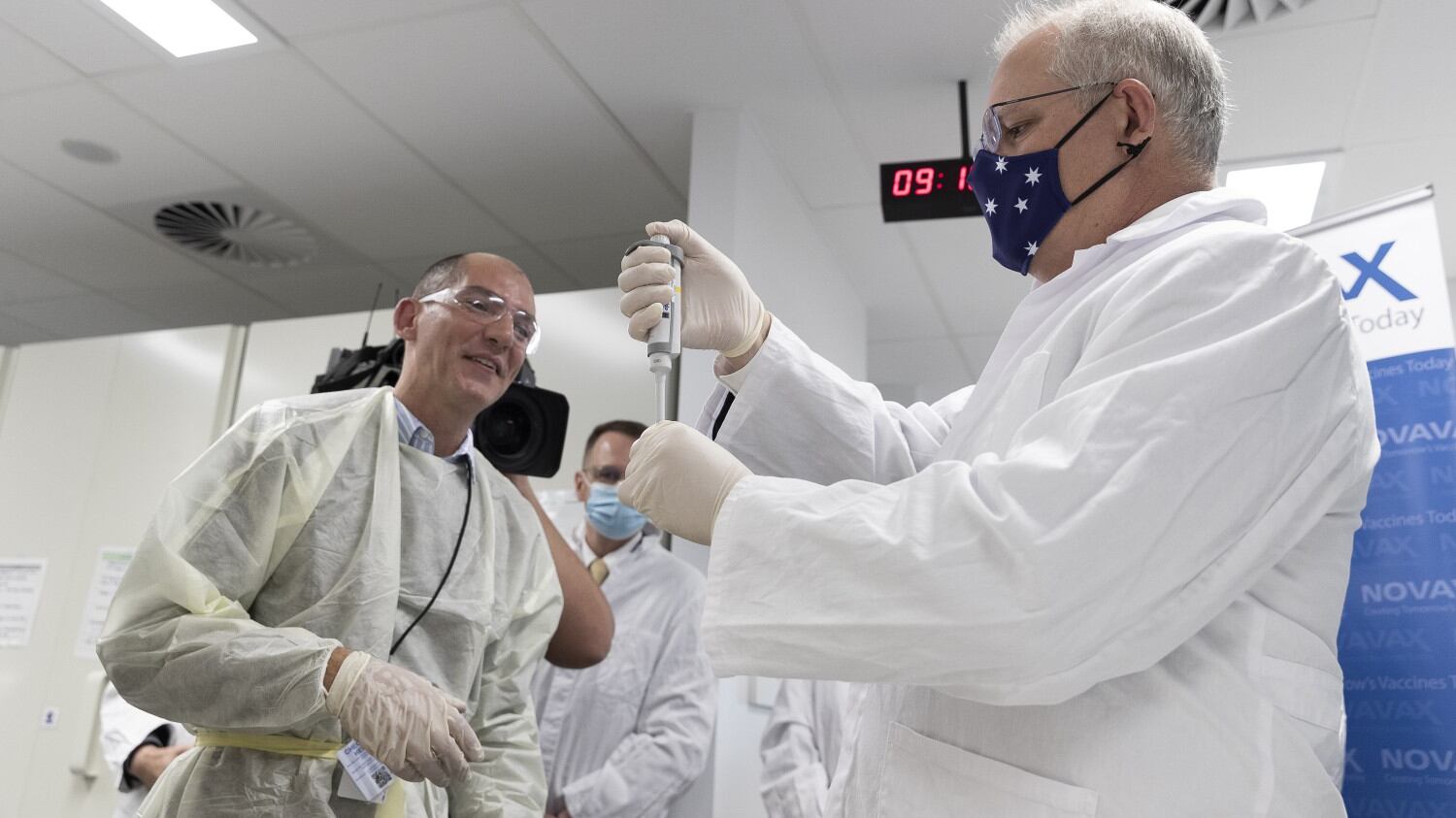 L'Ue firma con Pfizer e fissa le quote: all'Italia andranno 27 milioni di dosi. Ma siamo gli unici senza piano-vaccini