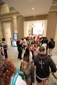 Ressa di gente all'inaugurazione del primo negozio Uniqlo in Italia 10