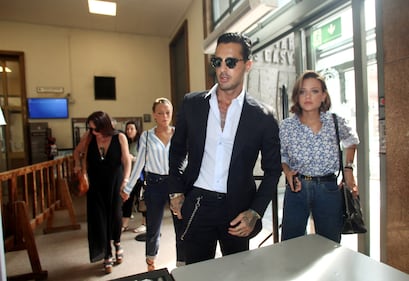 Fabrizio Corona e Silvia Provvedi, le foto della loro storia 3