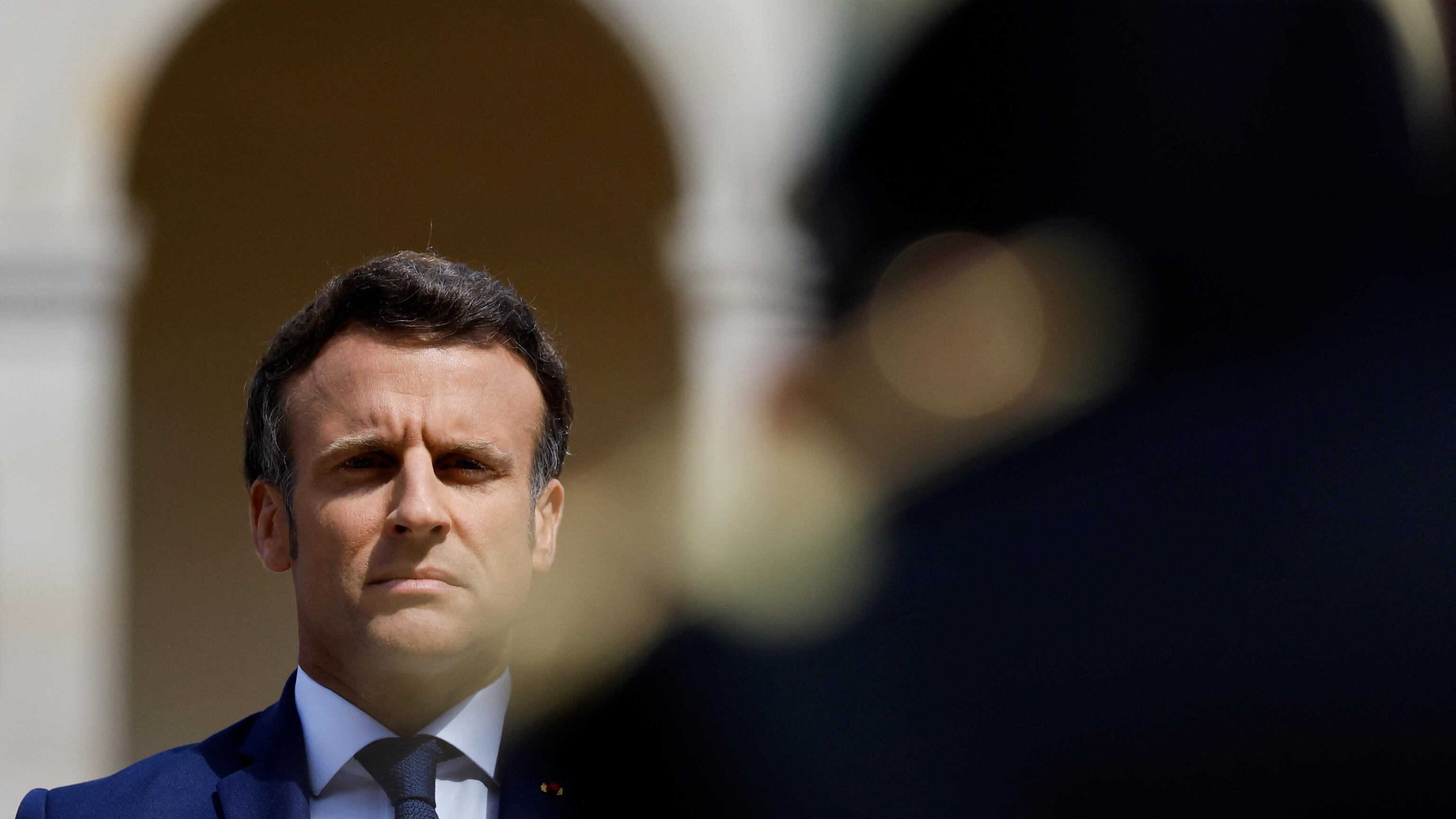 Crollo Macron, il presidente è zoppo