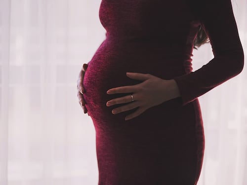 Ladre incinte tentano furto in appartamento, una all'ottavo mese
