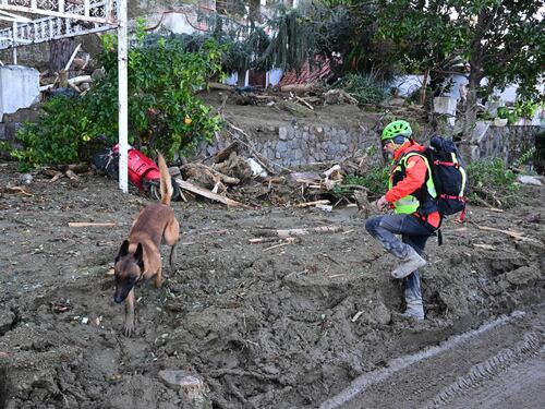 A Ischia diluvia, scatta la maxi evacuzione: via in 1.300