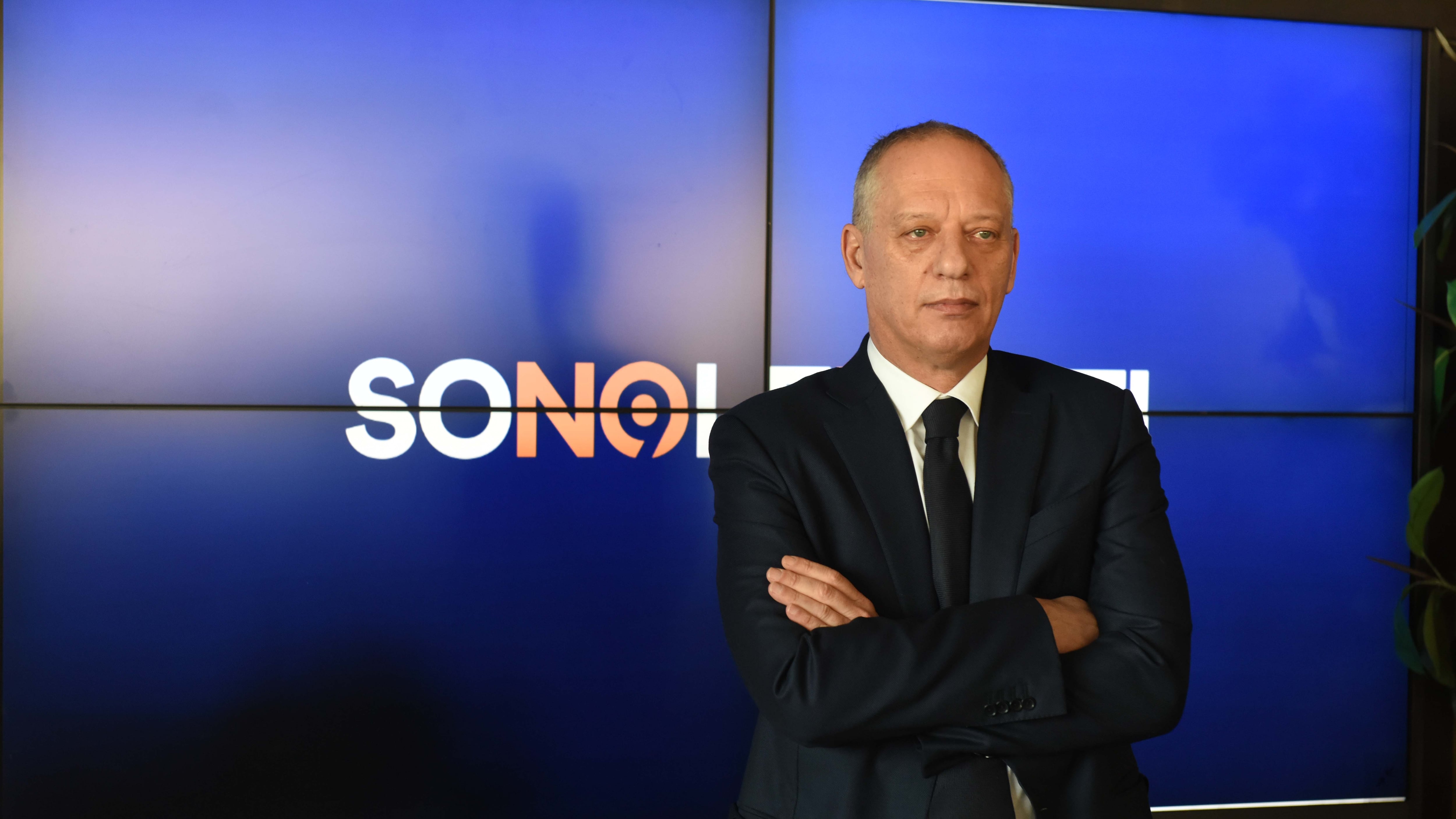 "Io sarei stato zitto...". Così Peter Gomez gela Scanzi sul vaccino