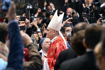 Robert Francis Prevost, ecco le foto di Papa Leone XIV 1