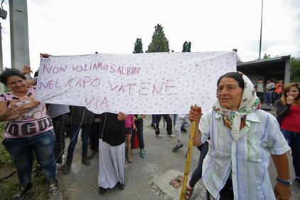 Striscione al campo nomadi: "Non vogliamo Salvini" 11